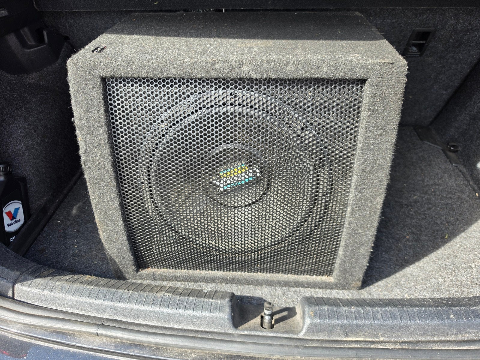 te koop een mooie subwoofer  voor in de kofferbak, Overige merken, Gebruikt, Ophalen of Verzenden, 120 tot 150 watt