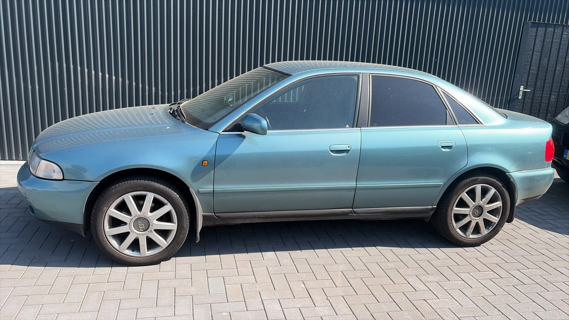 Audi A4 Limousine 2.4 V6 Advance Automaat | Climate Control, Auto's, Oldtimers, Stof, Zwart, Bedrijf, 165 pk