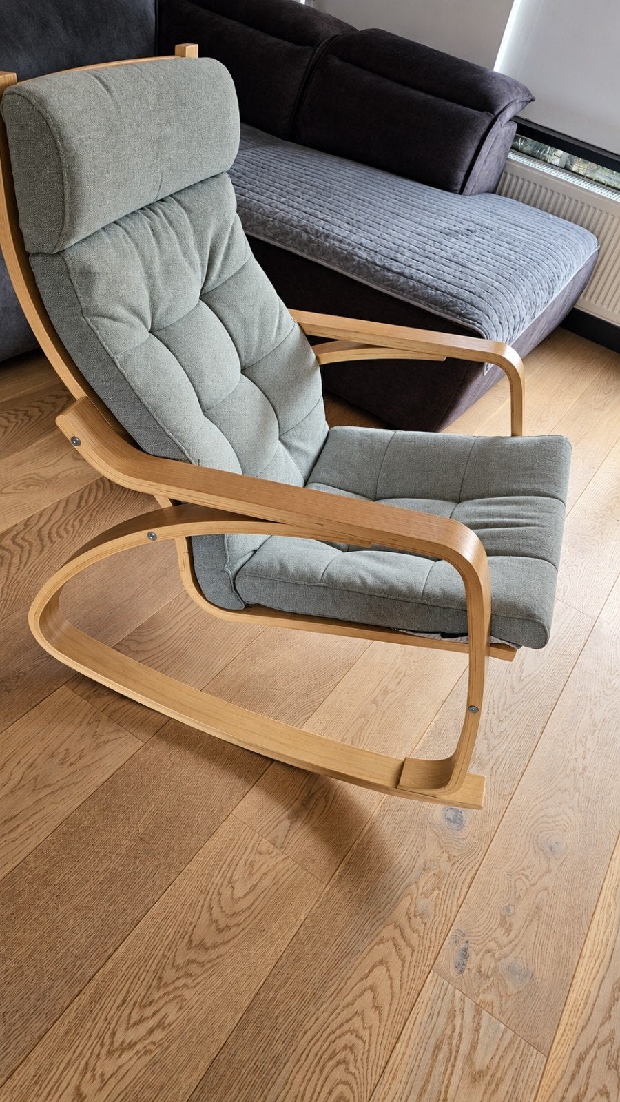 Comfortabele schommelstoel met lichtgroen kussen, Hout, Modern, Scandinavisch, Ophalen of Verzenden, Zo goed als nieuw