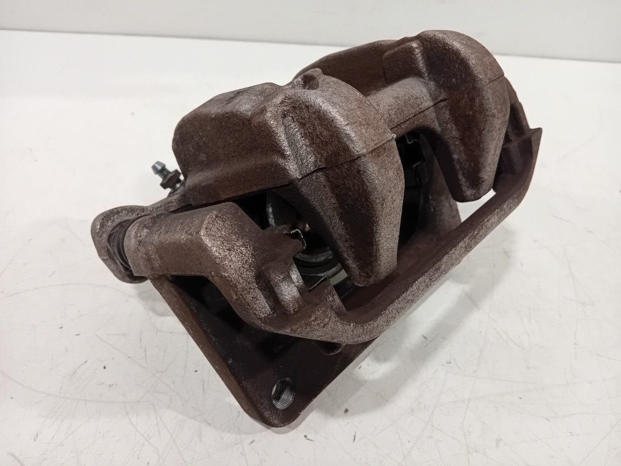 Remklauw links voor Skoda Enyaq, Onderdelen@venauto.nl, Van der Ven Autorecycling B.V., Gebruikt, Ettenseweg 76, 4706 PB Roosendaal, The Netherlands