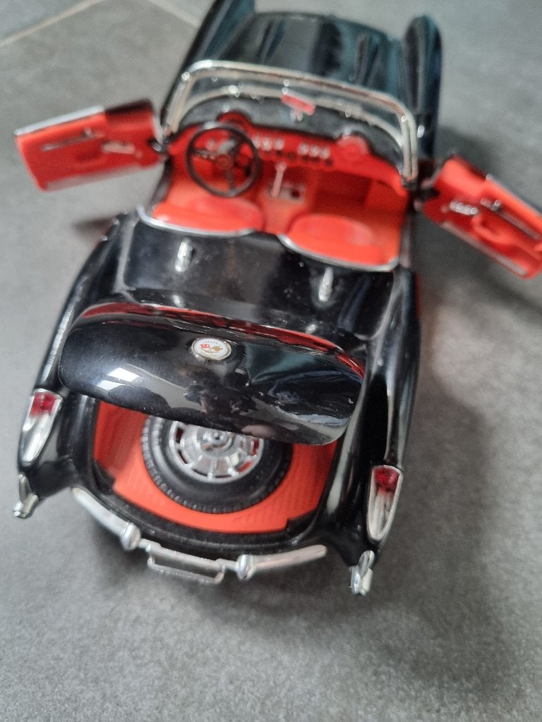 Bburago Chevrolet Corvette 1957 1:18 Made in Italy, Ophalen of Verzenden, Zo goed als nieuw, Auto, Bburago