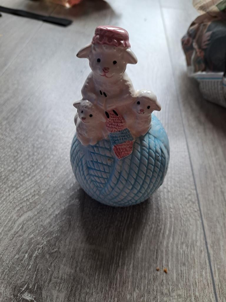Lieve schaapjes op een bol wol spaarpot, Ophalen of Verzenden