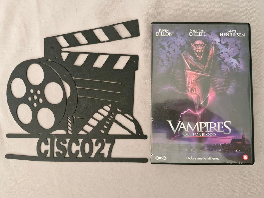Vampires Out for Blood, Vanaf 16 jaar, Ophalen of Verzenden, Zo goed als nieuw, Vampiers of Zombies