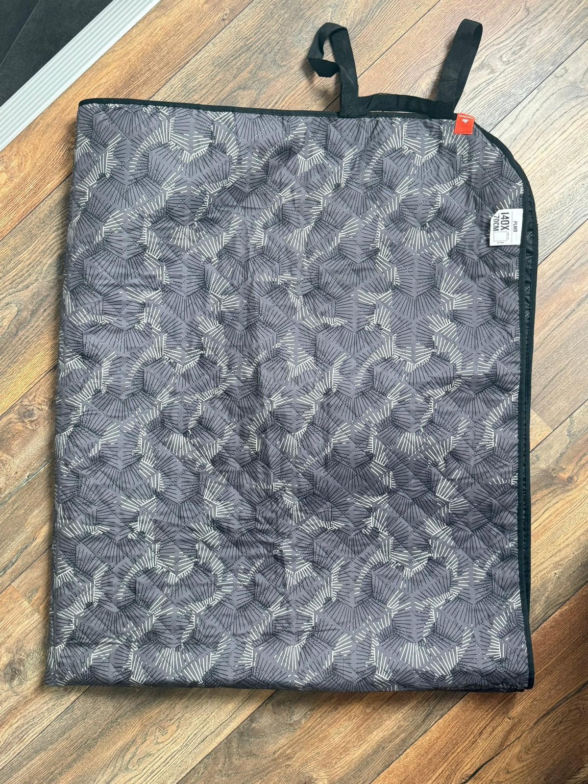 Decatlon quechua plaid grey 140x170 cm., 140 cm, Zo goed als nieuw, Plaid, Grijs