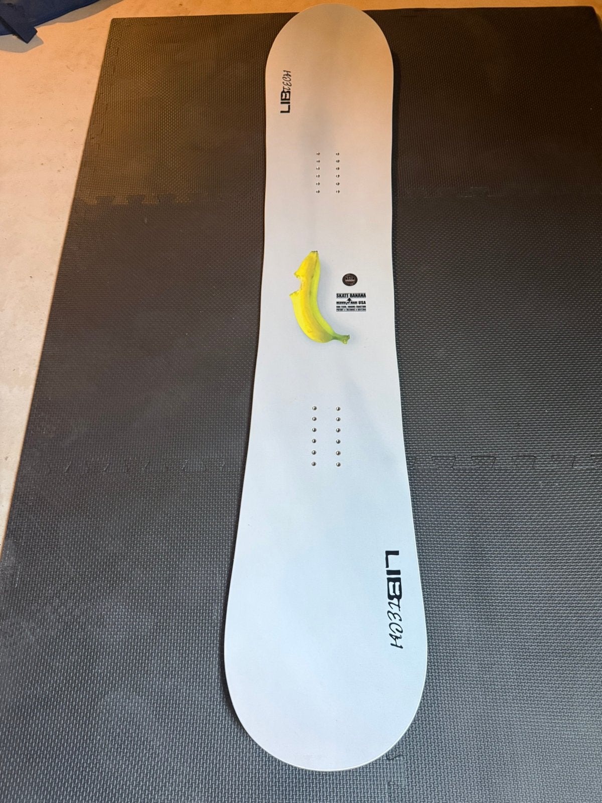 Snowboard libtech skate banana met bindingen, Ophalen, Zo goed als nieuw, Bindingen