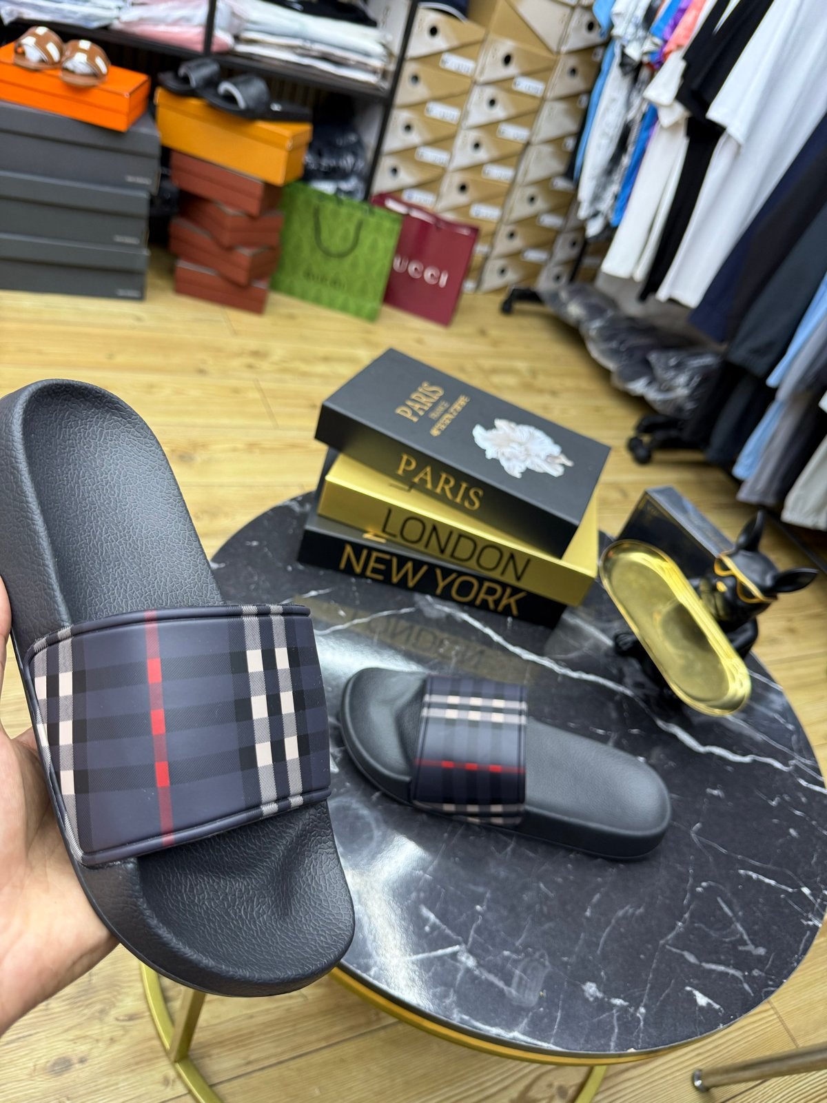 Burberry Slippers - Maat 39/45, Ophalen of Verzenden, Nieuw, Zwart, Slippers