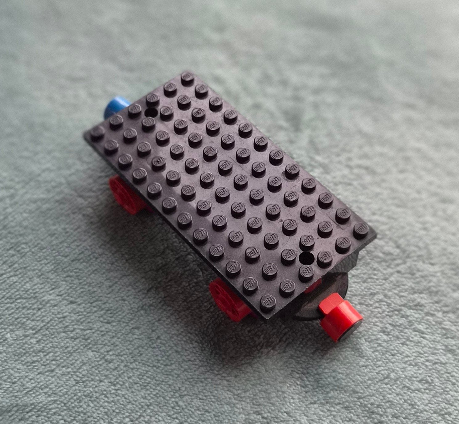 Lego trein blauwe rails kort wagon onderstel + magneten., Ophalen of Verzenden, Gebruikt, Losse stenen, Lego