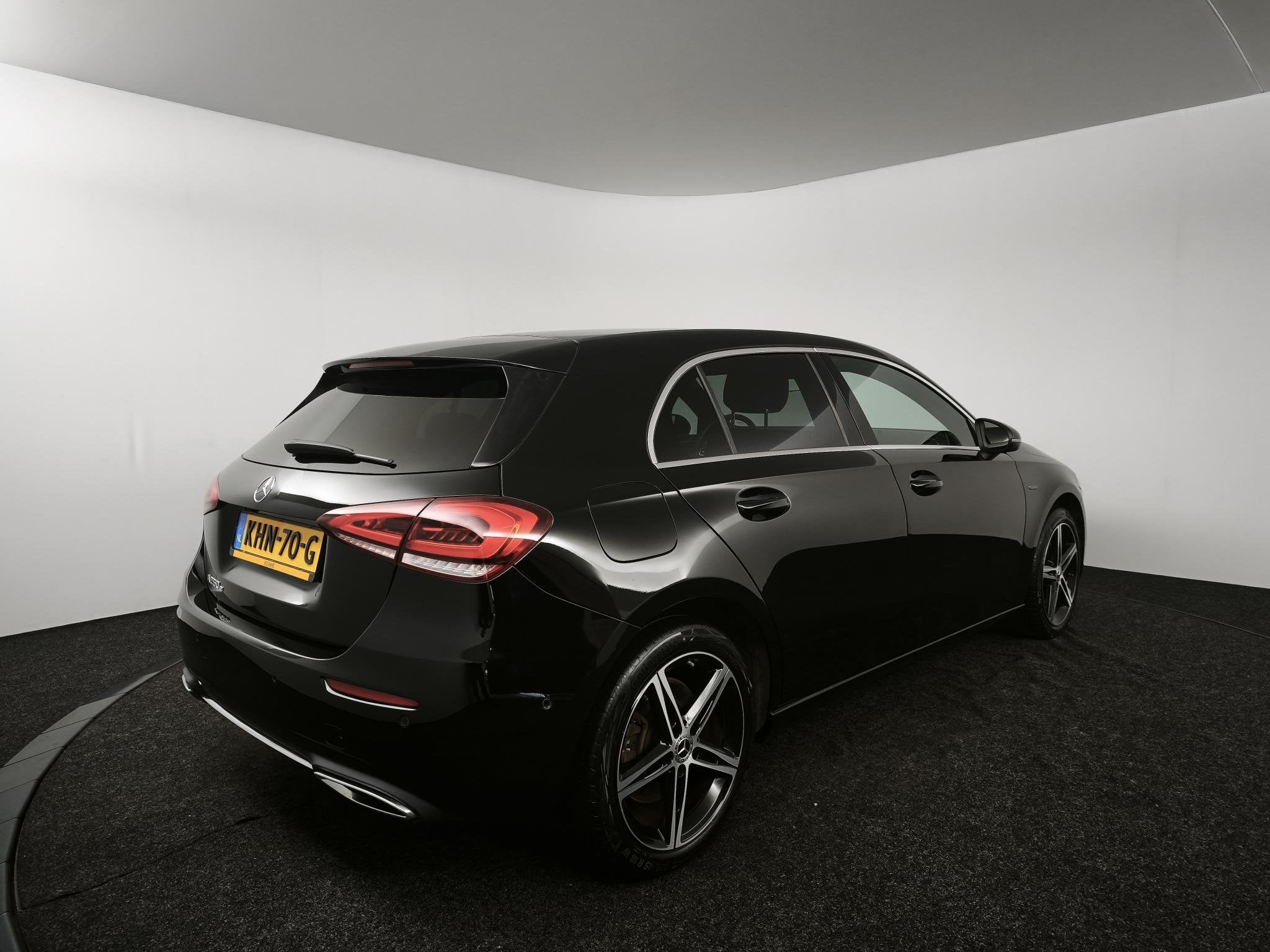 Mercedes-Benz A-klasse 250 e Business Line | SOH 96,4% Autom, Auto's, Mercedes-Benz, Gebruikt, 4 cilinders, 16 kWh, Leder en Stof