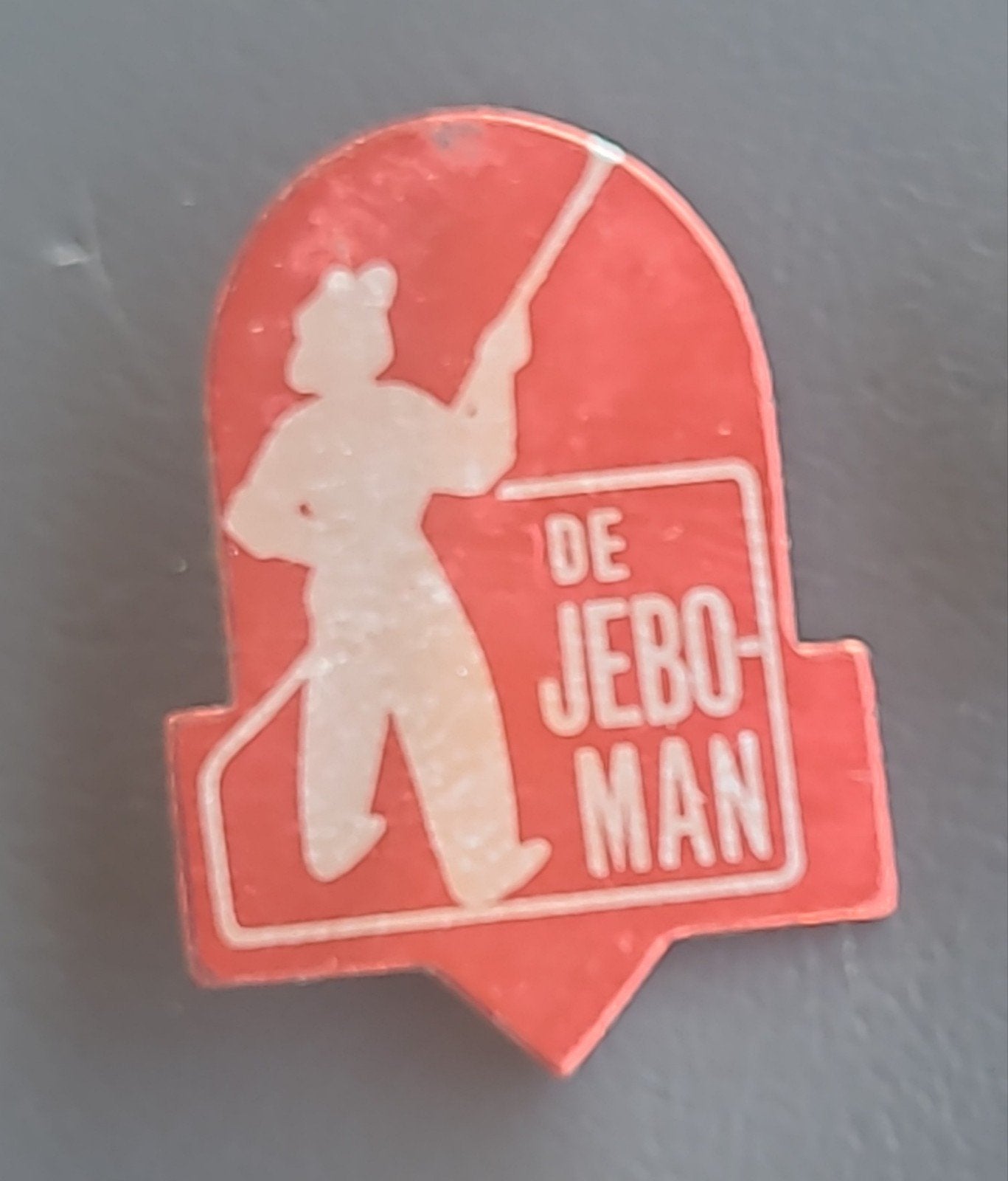 Vintage Speldje 'De Jeboman' - Reclame Pin, Verzenden, Gebruikt, Overige onderwerpen, Speldje of Pin