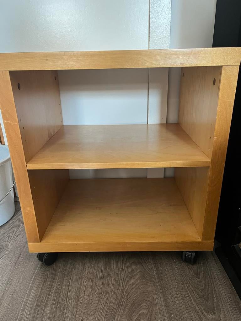 Houten verrijdbaar kastje met 2 planken, Ophalen, Gebruikt