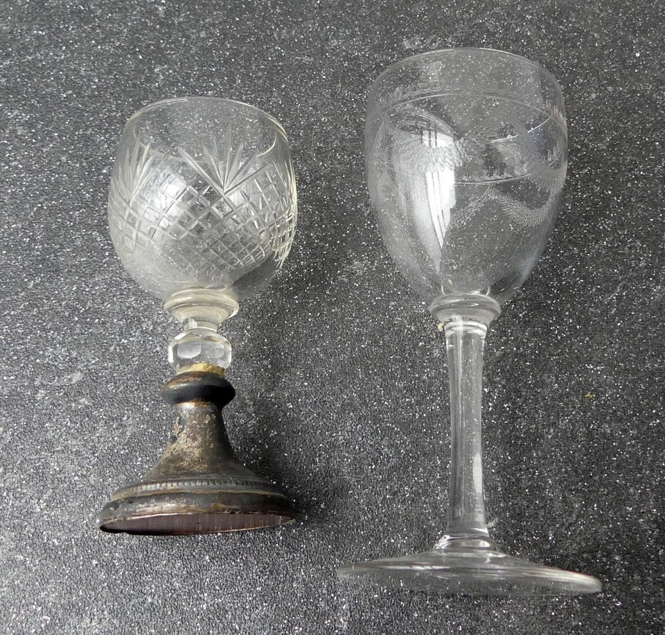 Oude gegraveerde glaasjes gegraveerd glas 2x, Huis en Inrichting, Keuken | Servies, Glas of Glazen, Gebruikt, Ophalen of Verzenden
