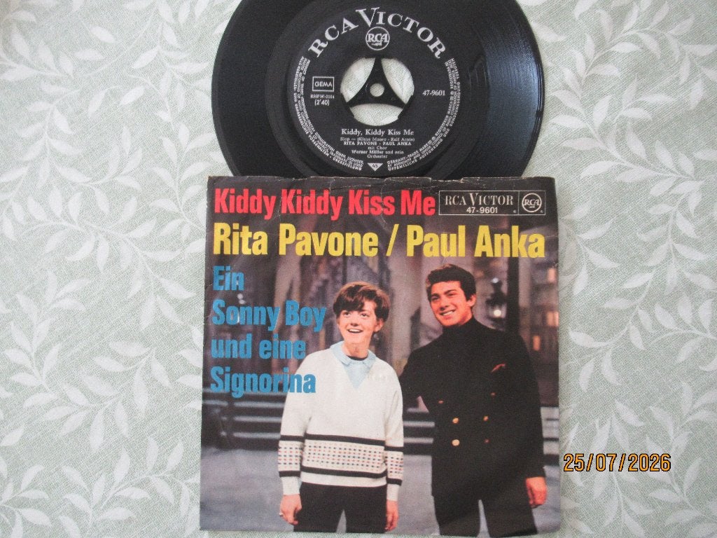 Rita Pavone / Paul Anka   Kiddy kiddy kiss Me, Gebruikt, Originele persing, 7 inch, Ophalen of Verzenden