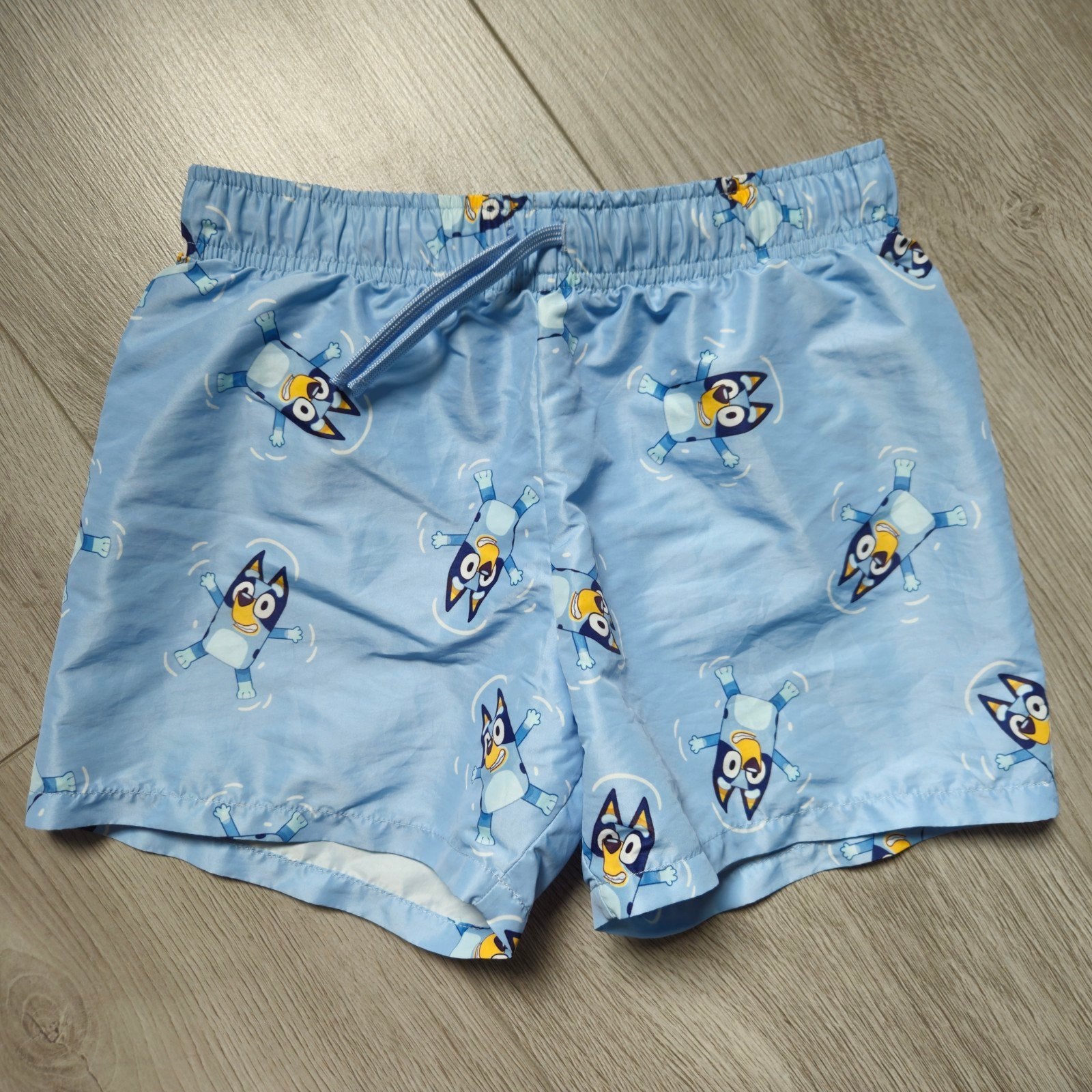 Blauwe H&m zwembroek met Bluey print maat 134, Kinderen en Baby's, Ophalen of Verzenden, Zo goed als nieuw, Zwembroek