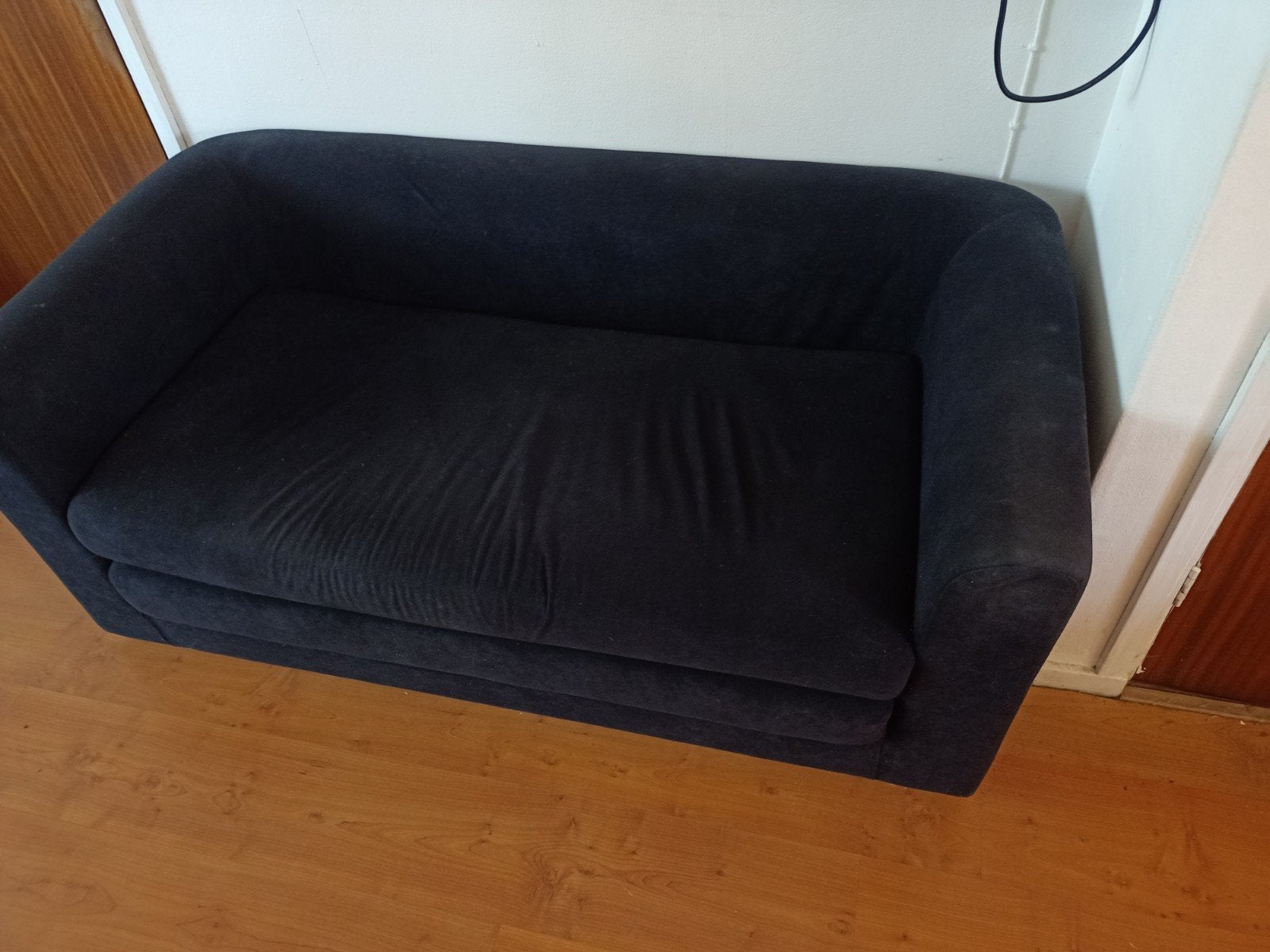 Compacte slaapbank. 150b. 180 cm lang, Ophalen, Gebruikt, Zwart, Overige maten