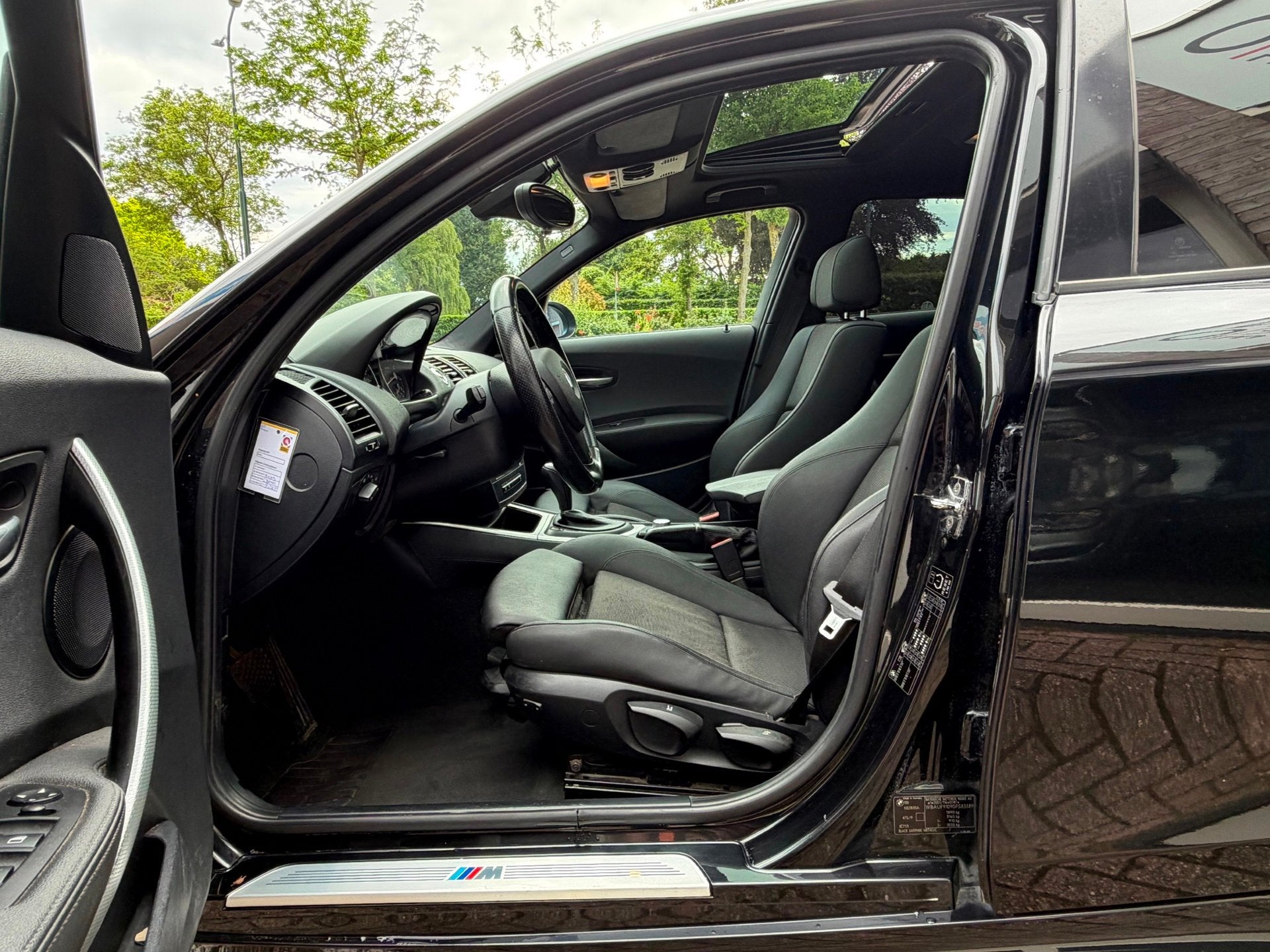 BMW 1-serie 130i Executive zeer nette staat! Xenon Pano M-pa, Achterwielaandrijving, Gebruikt, Leder en Stof, 6 cilinders