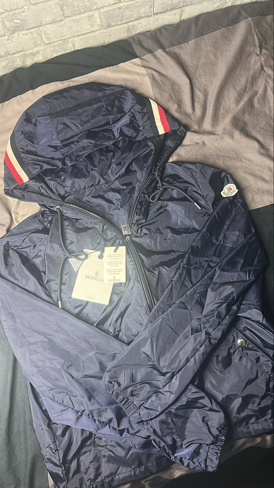 Moncler jas met capuchon - Nieuw met kaartjes, Verzenden, Nieuw, Maat 36 (S), Blauw