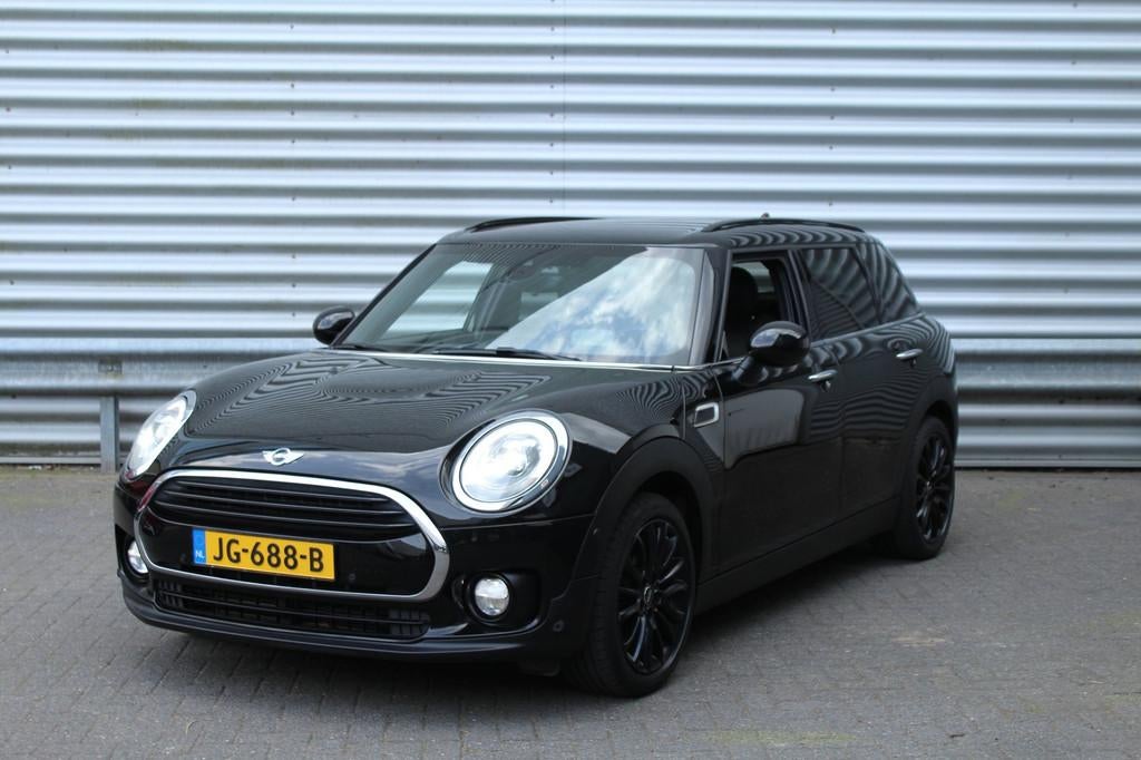 Mini Mini Clubman 1.5 136pk Chili Serious Business NL-Auto N, Voorwielaandrijving, 136 pk, Gebruikt, Leder en Stof