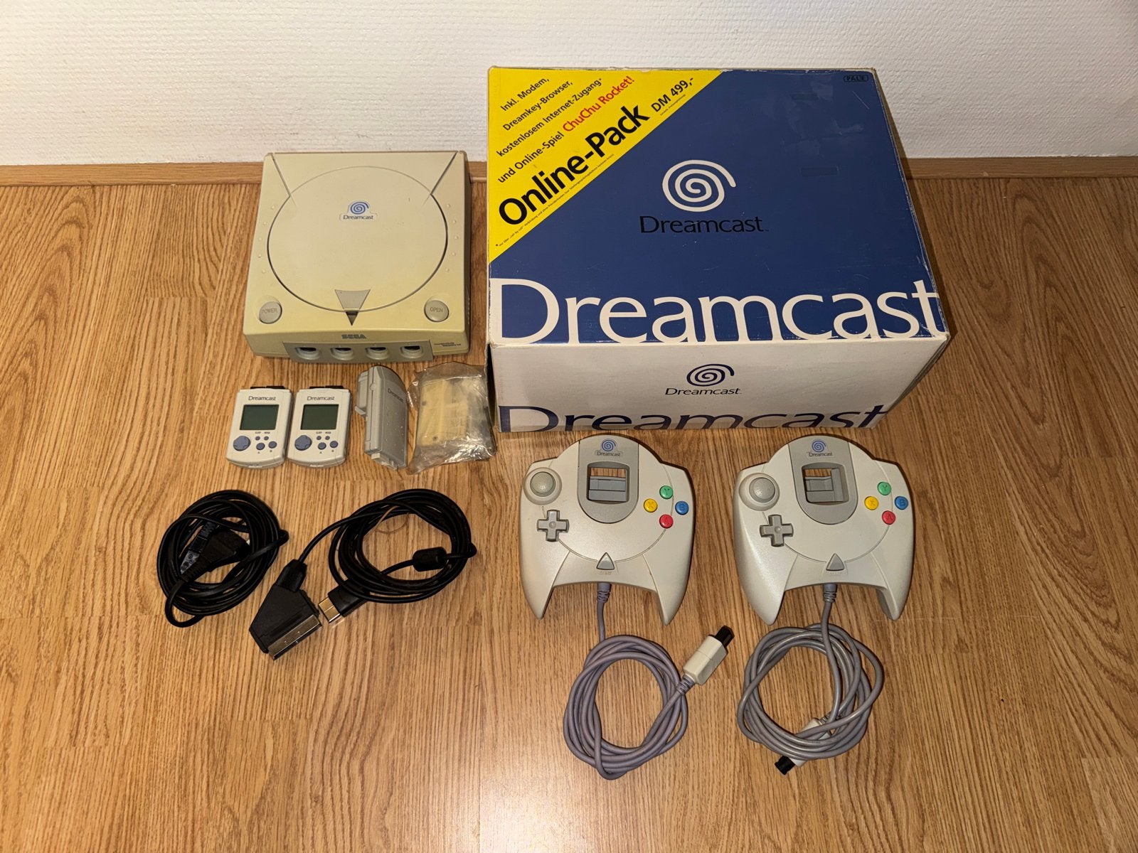 Sega Dreamcast compleet in originele verpakking, Ophalen, Gebruikt, Met 2 controllers, Saturn of Dreamcast