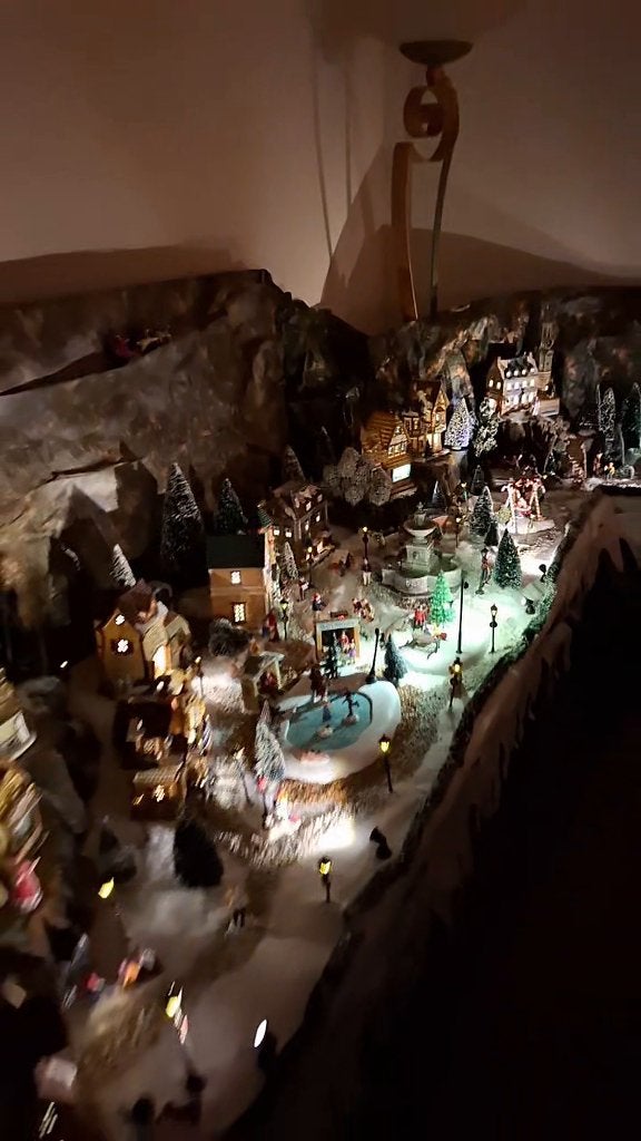 Groot & compleet Lemax kerstdorp – ±100 figurens, Diversen, Kerst, Ophalen, Zo goed als nieuw