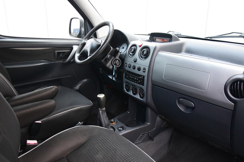 Peugeot Partner mpv 1.6-16V XT 2x Schuifdeur (bj 2008), Auto's, Peugeot, Stof, Gebruikt, Zwart, Zwart