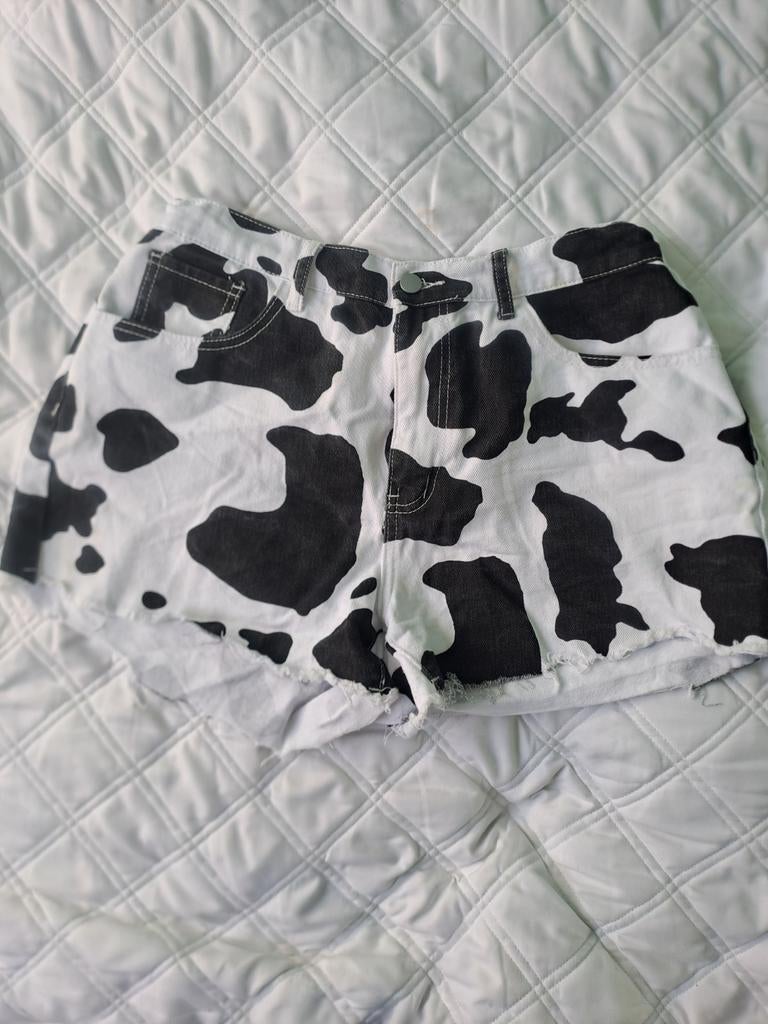 Een leuke korte broek te koop!, Ophalen of Verzenden, Zo goed als nieuw, Kort