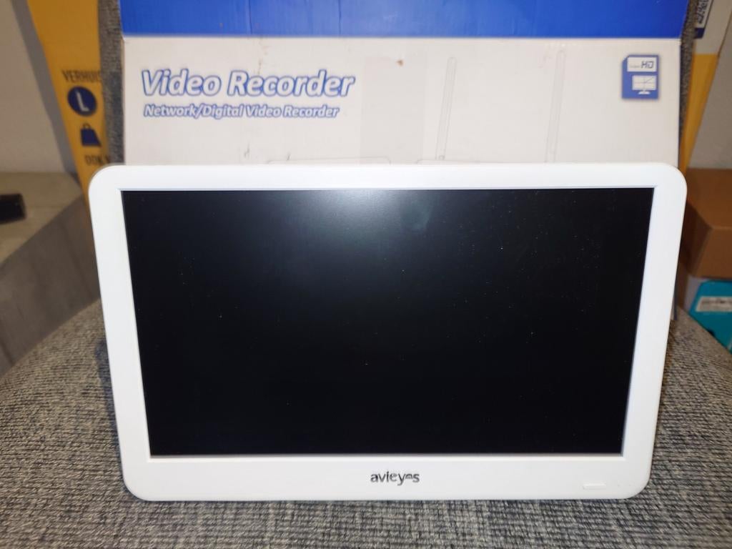 Network Video Recorder + 3x Wbox vandal dome IP camera, Ophalen, Zo goed als nieuw, Buitencamera