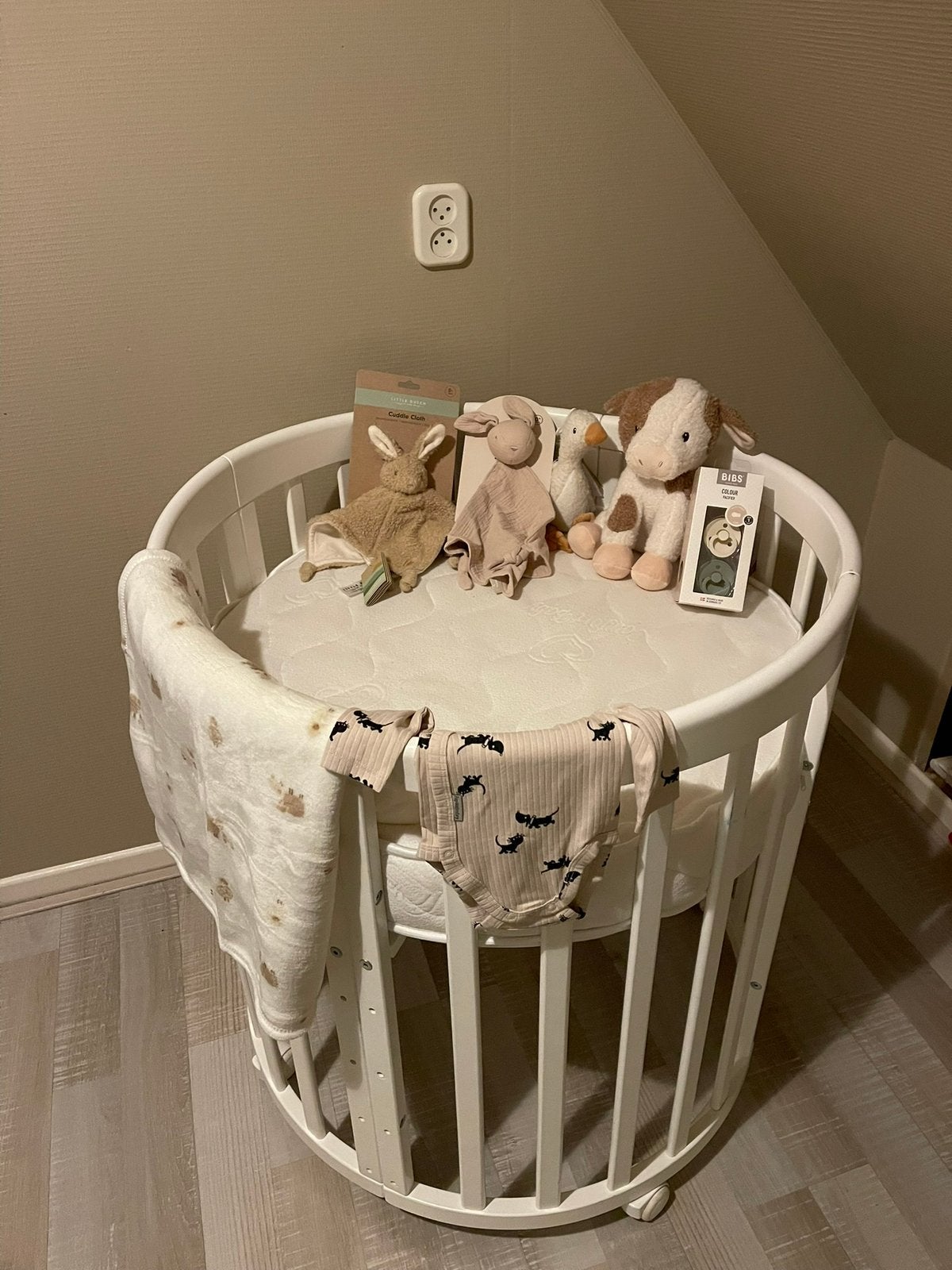Prachtig baby bedje en peuterbedje van comfort baby, Ophalen of Verzenden, Zo goed als nieuw, Wieg