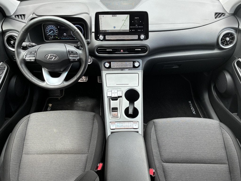 Hyundai Kona EV Fashion 64 kWh / €19.985,- ex btw / Grijs, Auto's, Hyundai, Stof, Gebruikt, Wit, 410 min