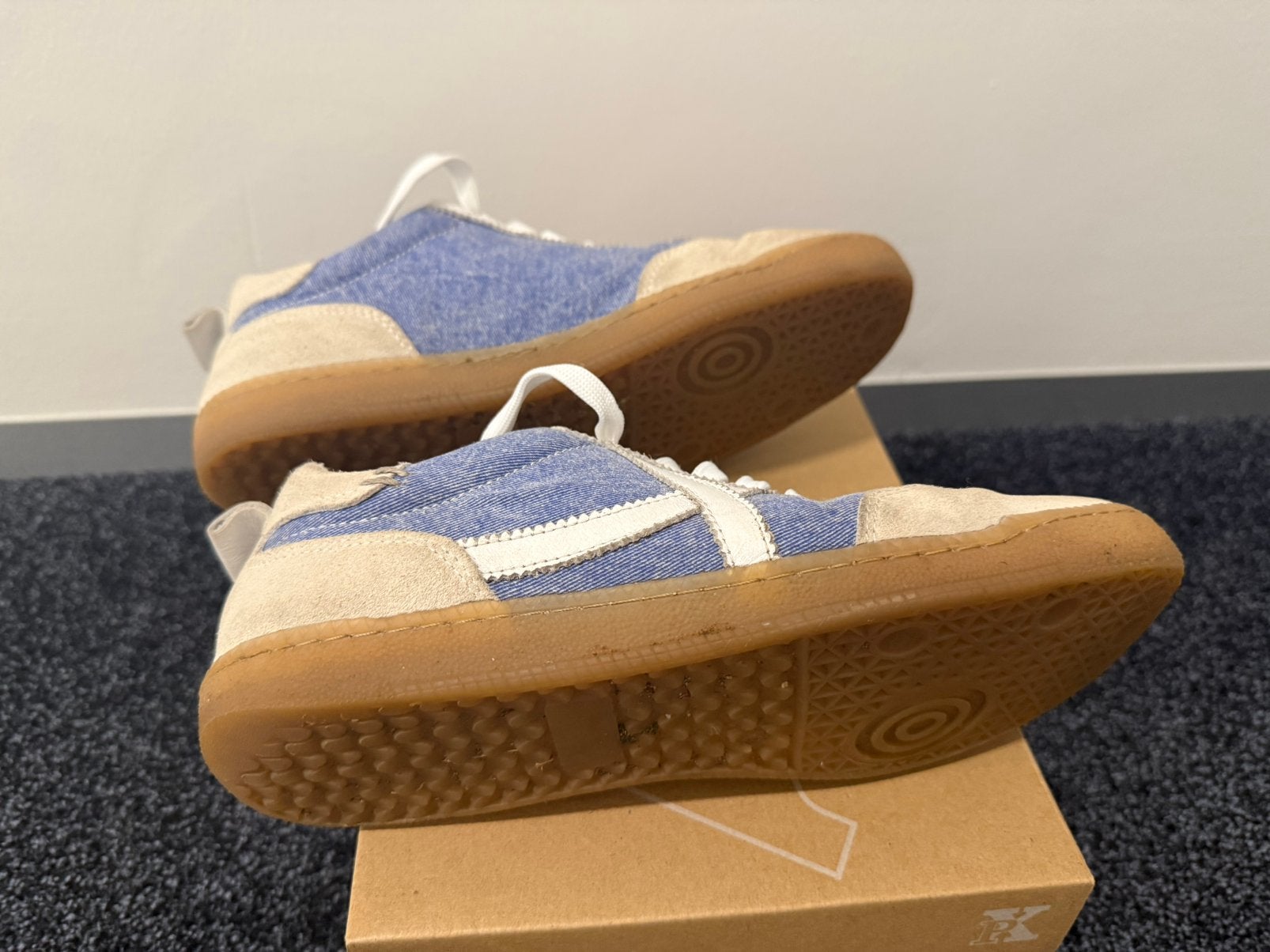 izgs Anna van Toor PK X sneakers denim beige suede maat 40, Blauw, Ophalen of Verzenden, Sneakers of Gympen, Zo goed als nieuw