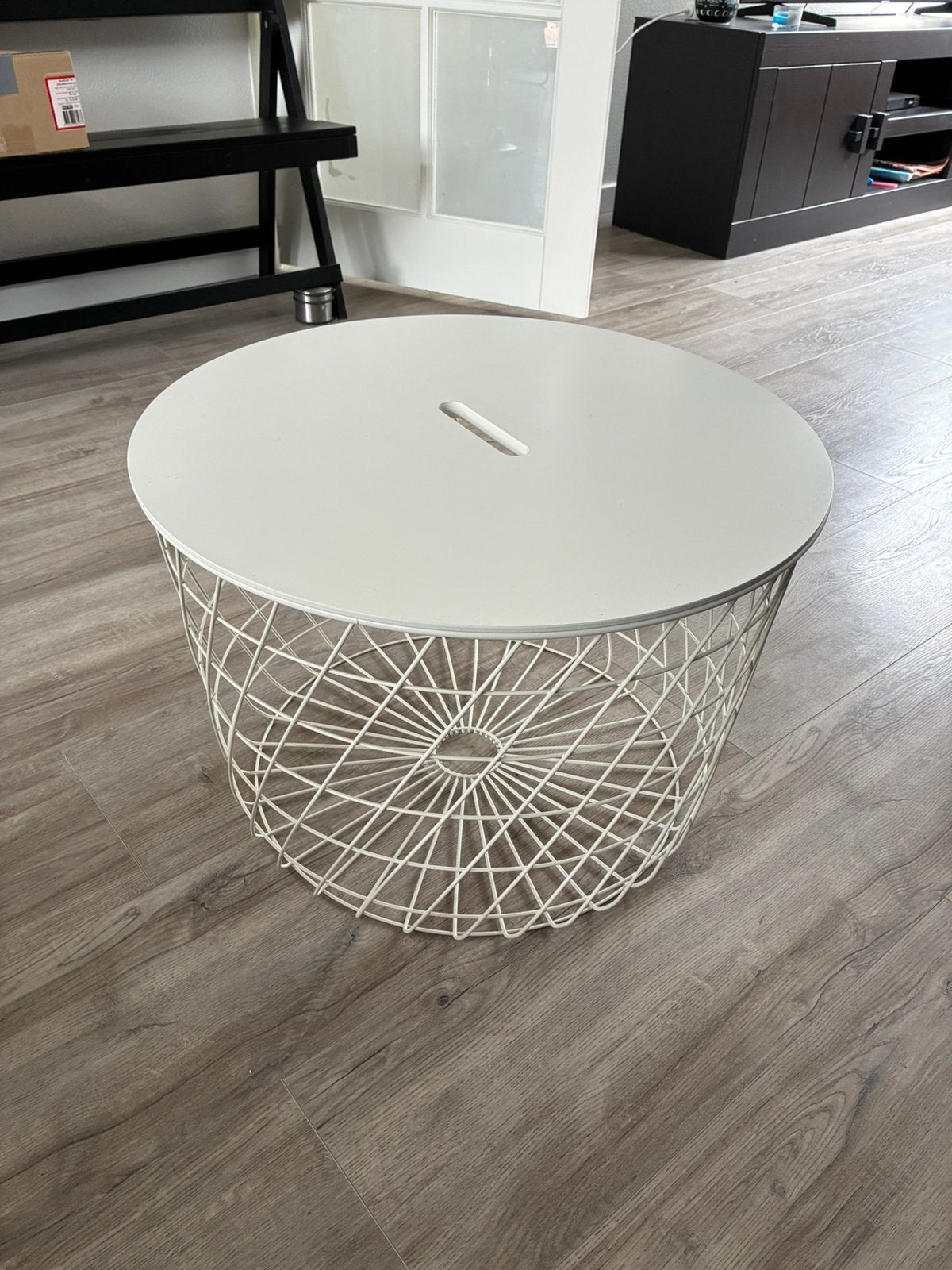 Witte draadmand met afneembaar blad, Huis en Inrichting, Ophalen, Gebruikt, Rond, 60 cm of meer