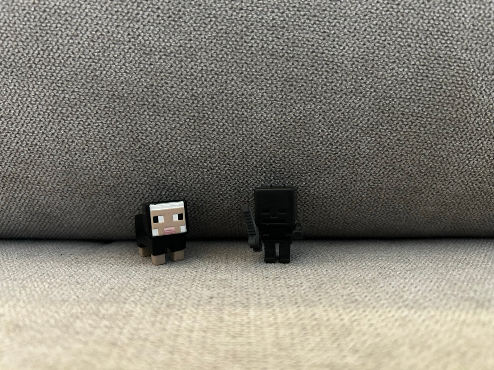 2 Minecraft mini figuren - Schaap en Wither Skeleton, Verzenden, Zo goed als nieuw