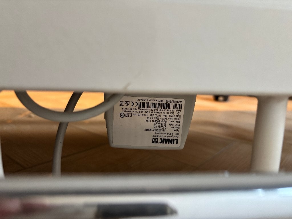 Foto 10 van Enraf Nonius Manumed 3-delige Elektrische behandeltafel