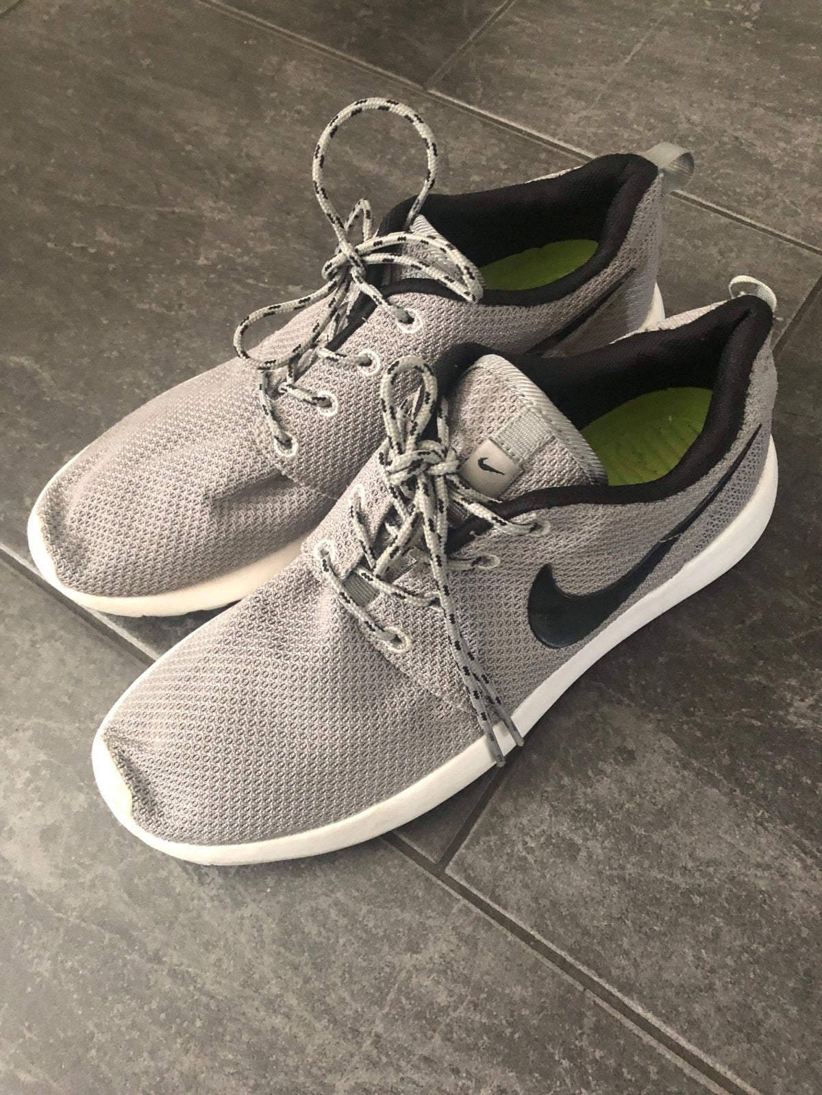 Bijna nieuwe Nike Runner sneakers - Grijs, Overige kleuren, Ophalen of Verzenden, Sneakers of Gympen, Zo goed als nieuw