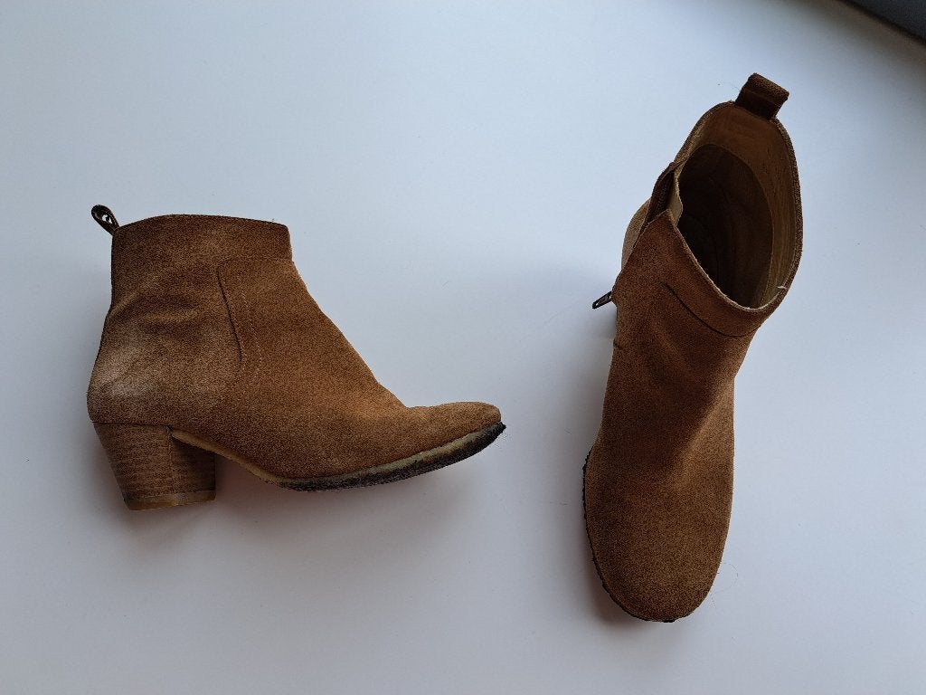 Clarks Originals beige suède enkellaars, hak rits 36, Beige, Lage of Enkellaarzen, Ophalen of Verzenden, Clarks