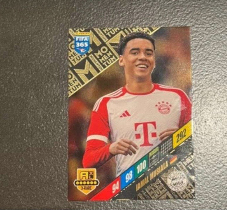 Panini FIFA 365 X-Rare Jamal Musiala Voetbalkaart, Ophalen of Verzenden, Zo goed als nieuw, Buitenlandse clubs, Spelerskaart