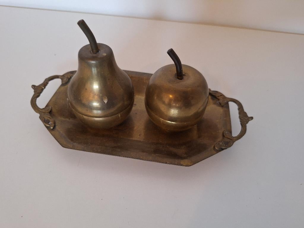 Messing setje met blaadje, Ophalen