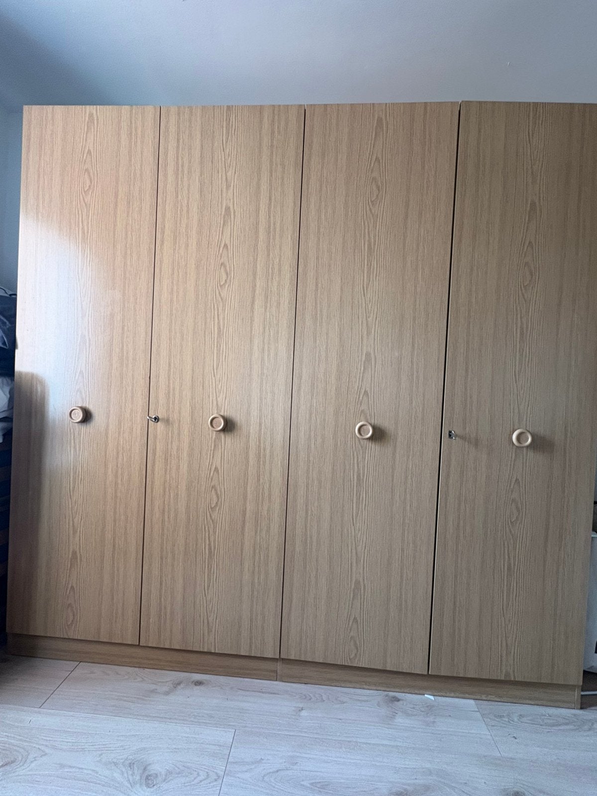 Grote kast/kledingkast, Ophalen, 150 tot 200 cm, Zo goed als nieuw, Minder dan 25 cm