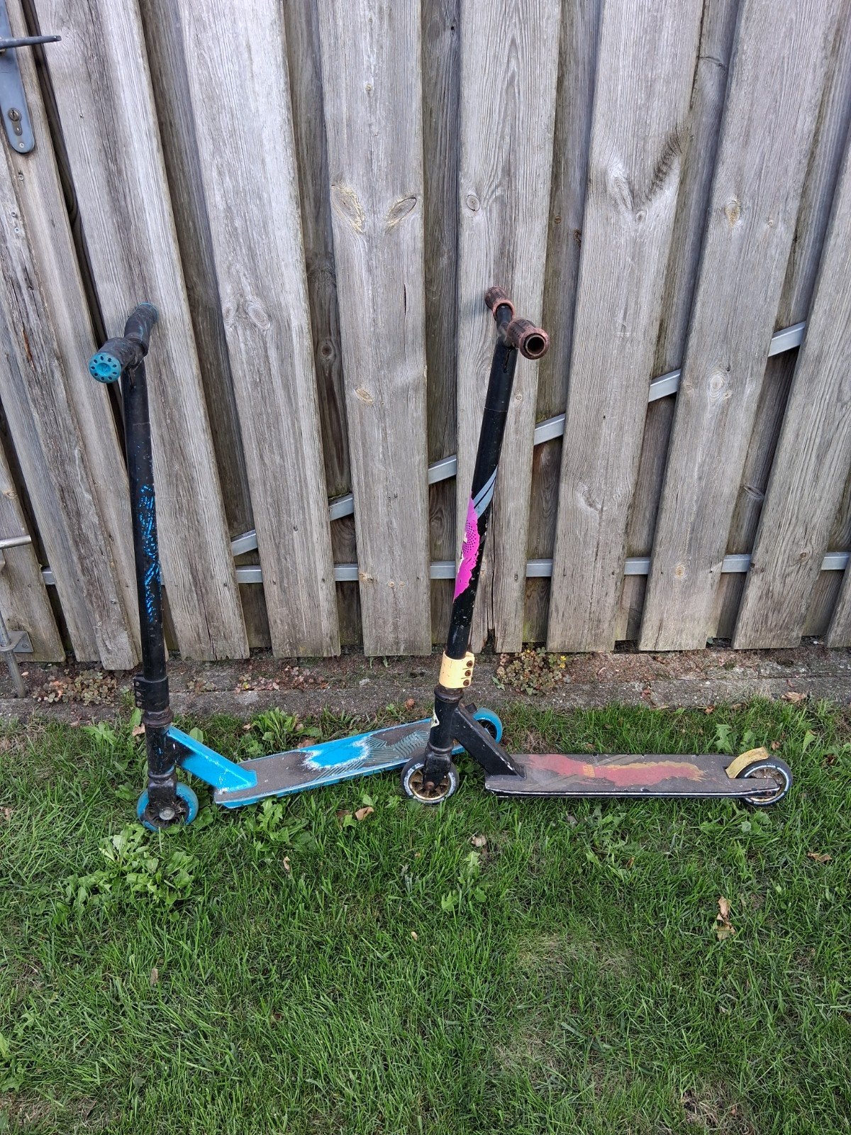 Twee gebruikte stuntsteppen, Fietsen en Brommers, Ophalen of Verzenden, Gebruikt, Gewone step