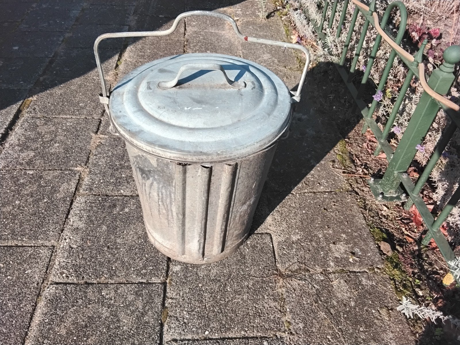 zinken afvalemmer, Ophalen, Gebruikt, 30 tot 40 liter, Overige materialen
