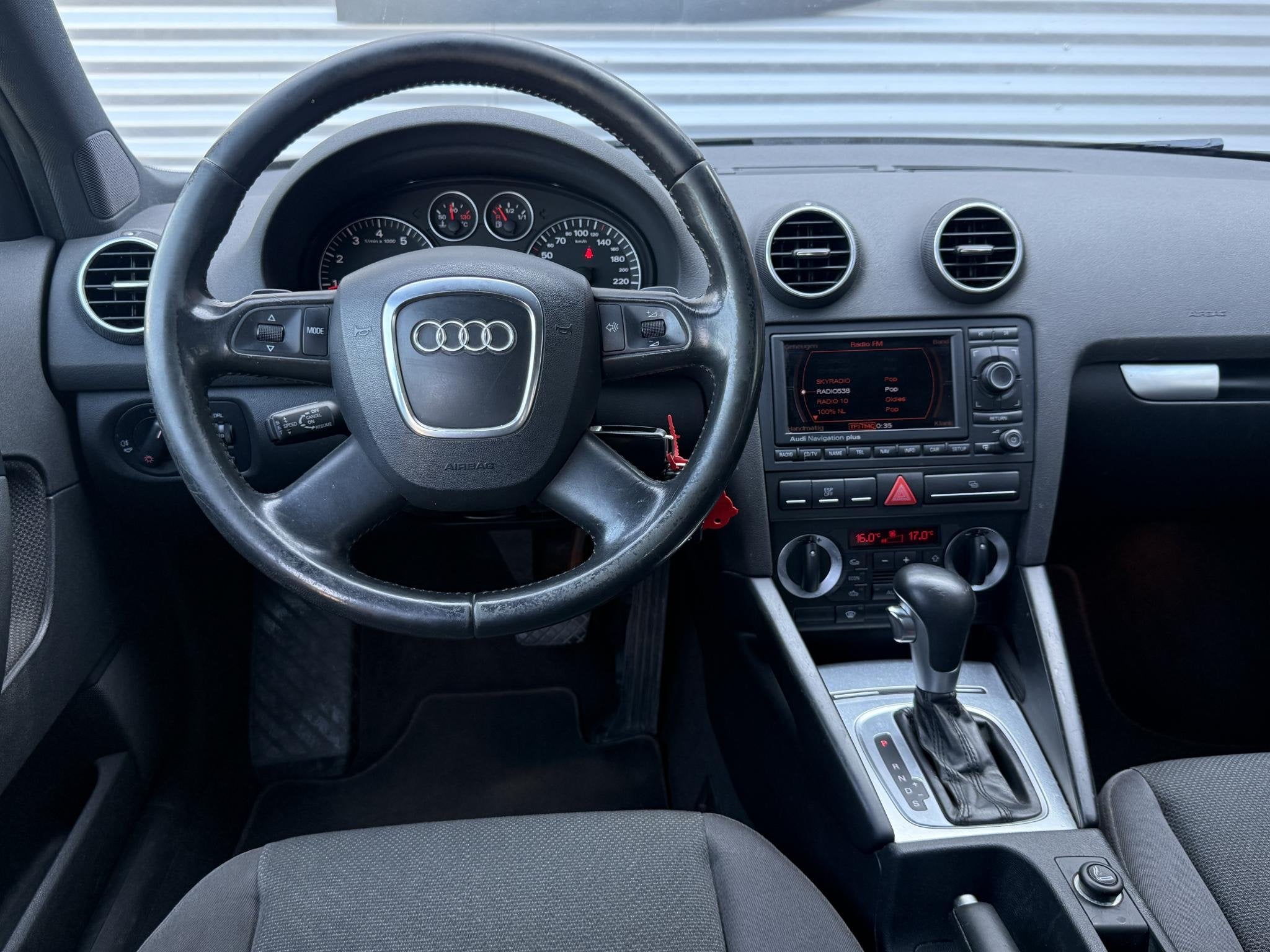 Audi A3 Sportback 1.8 TFSI Ambiente Clima|Cruise|Trekhaak|El, Stof, Gebruikt, Zwart, 160 pk