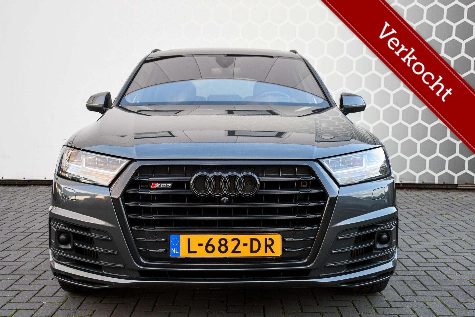 Audi SQ7 4.0 V8 TDI quattro S-line + 7p Ceramic 435PK PANO, Auto's, Automaat, SQ7, 435 pk, Gebruikt