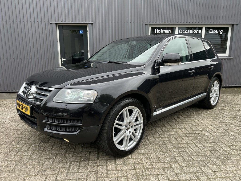 Volkswagen Touareg 4.2 V8 Schuifdak PDC 20"LMV APK 08/2027!, Auto's, 4172 cc, Gebruikt, Zwart, Leder