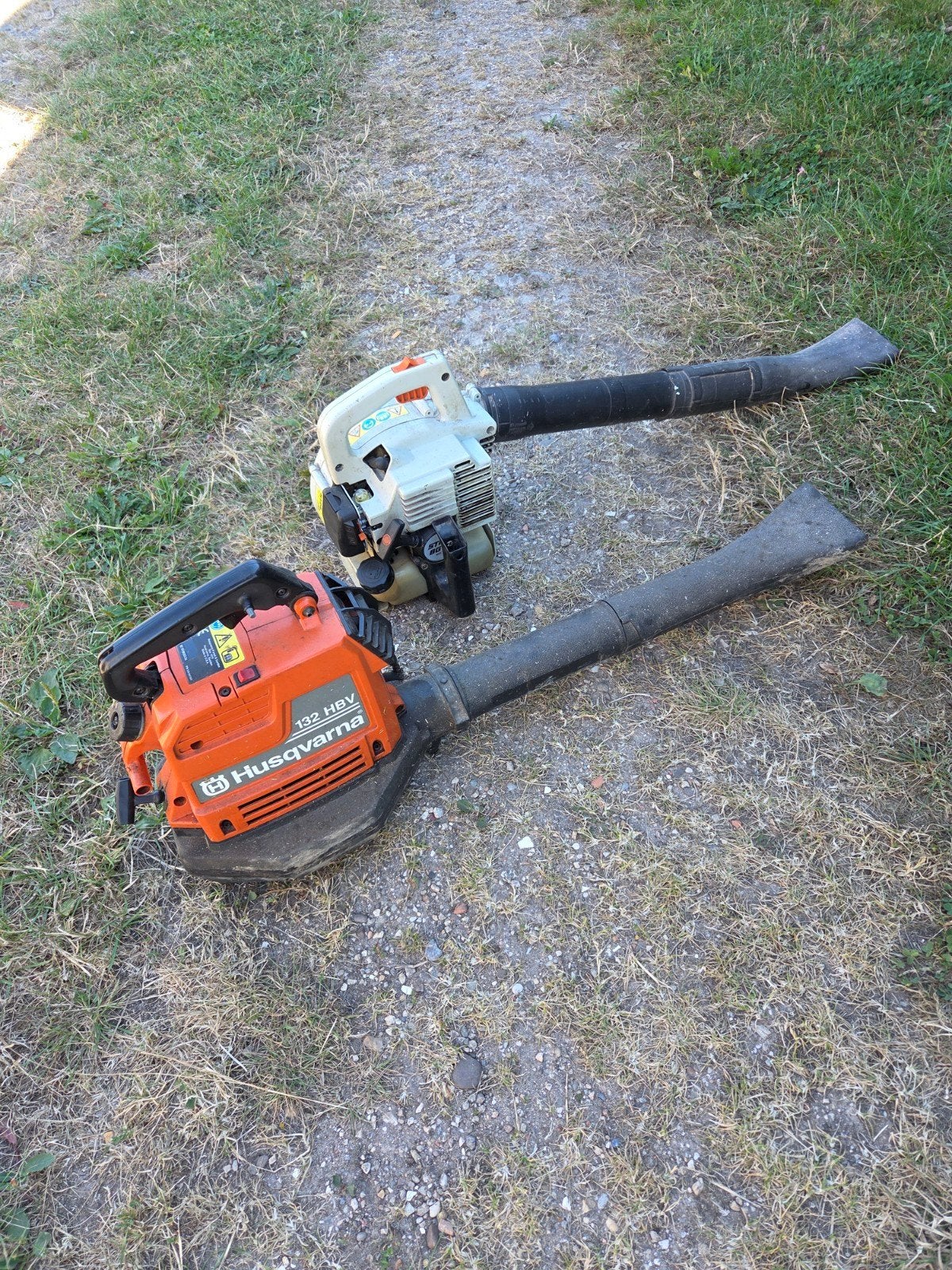 HUSQVARNA 132 HBV STIHL BG 75 BLADBLAZERS, Tuin en Terras, Bladblazers, Ophalen, Benzine, Gebruikt, Handgedragen