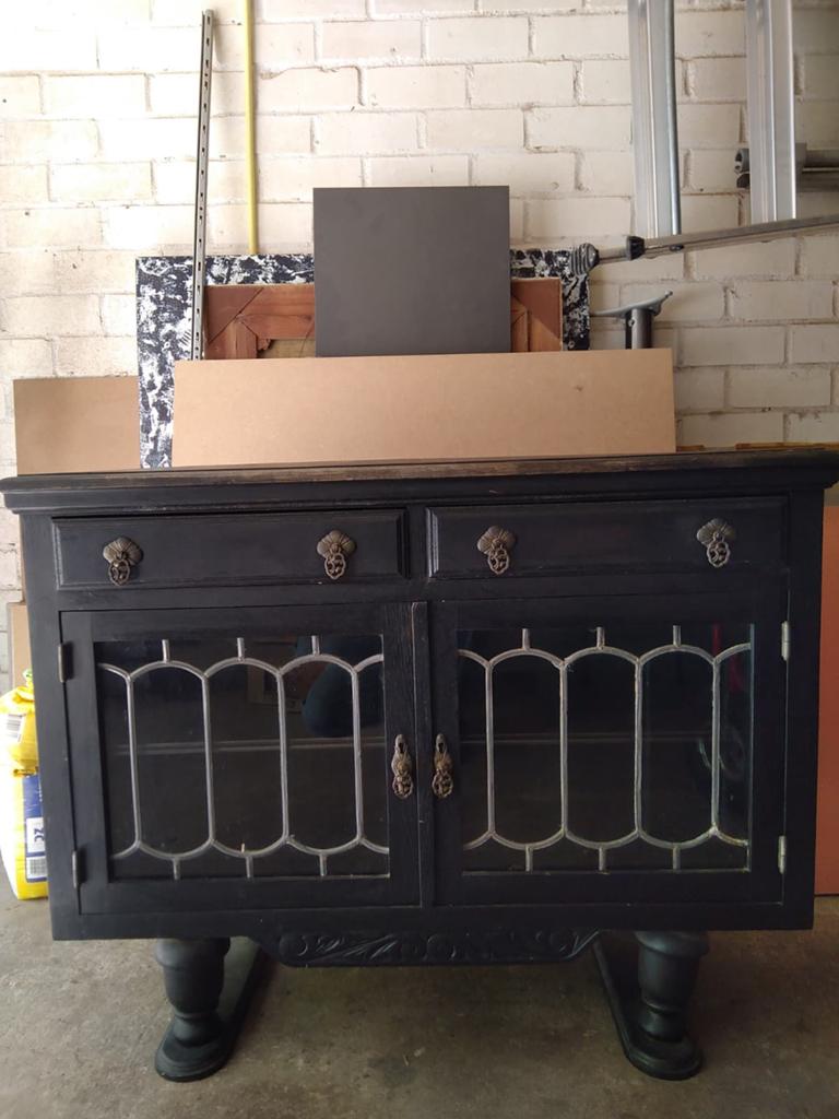 Mooie kast glas-in-lood, Ophalen