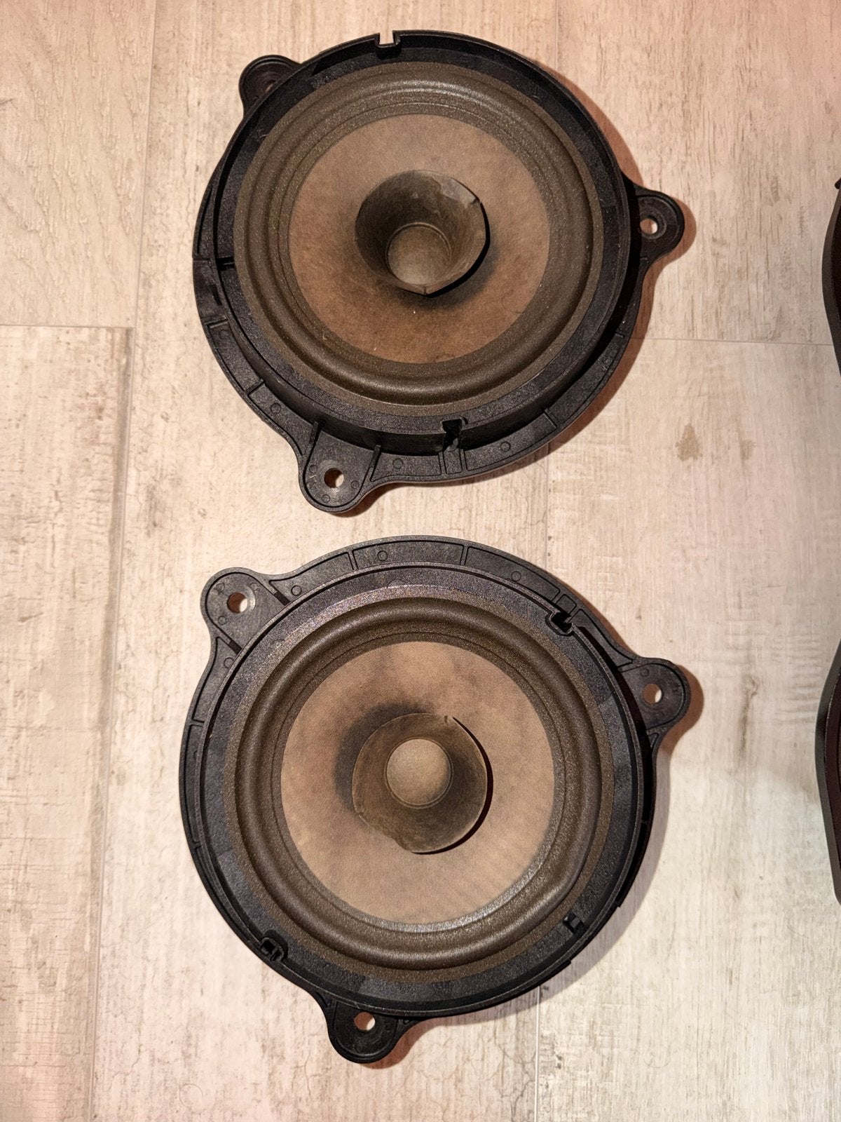 Set speakers voor en achter Nissan Micra 2003-2008, Auto diversen, Autospeakers, Ophalen of Verzenden, Gebruikt