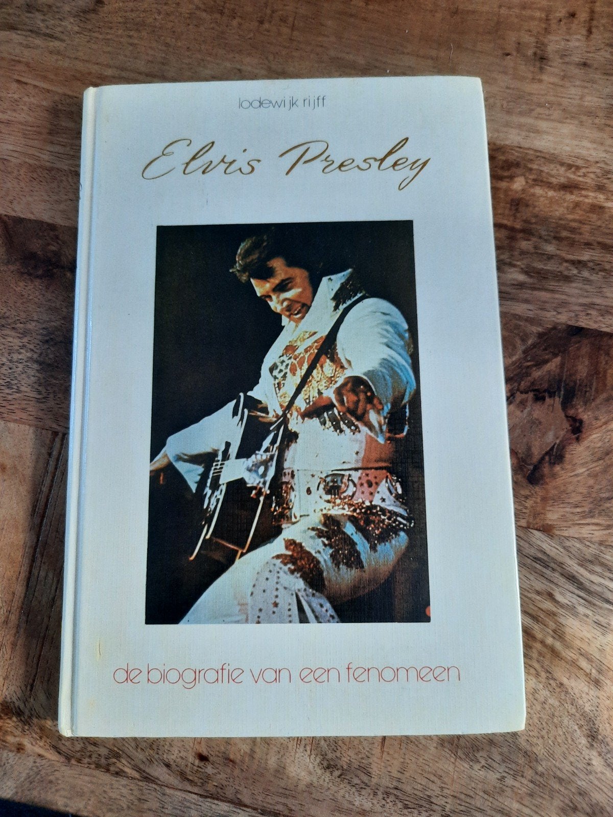 Elvis Presley Biografie Boek - Rijk Geïllustreerd, Ophalen of Verzenden, Gelezen, Lodewijk Rijff, Film, Tv en Media