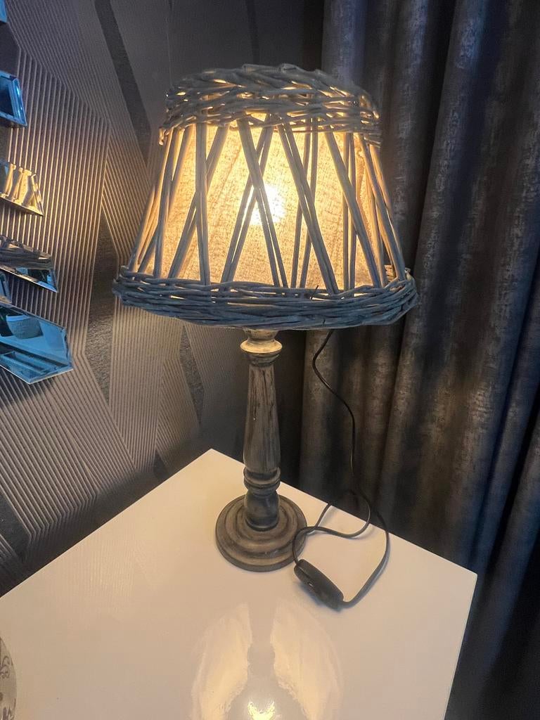 Tafellamp met rieten kap, Huis en Inrichting, Lampen | Tafellampen, Ophalen of Verzenden, Gebruikt, Hout, Minder dan 50 cm