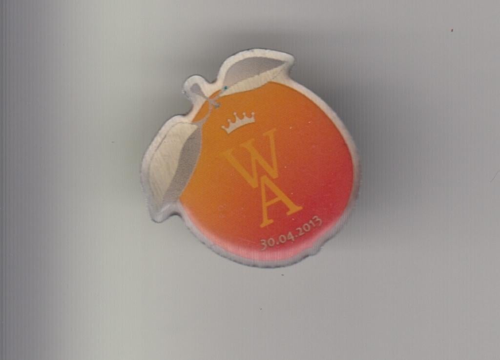 Koning Willem Alexander 2013 Appeltje van Oranje, Verzamelen, Gebruikt, Niet vindbaar, Niet vindbaar, Speldje of Pin