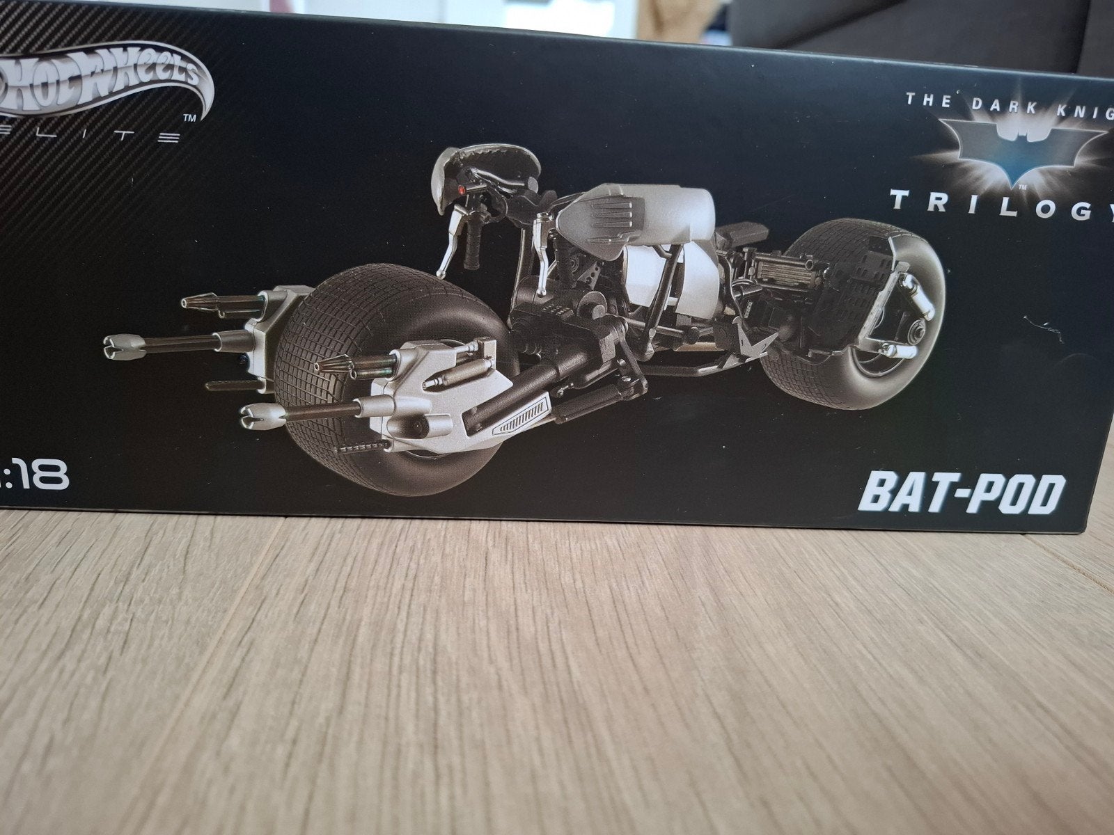 Hot Wheels Elite Bat-Pod The Dark Knight Trilogy 1:18, Overige merken, Auto, Verzenden, Groter dan 1:32
