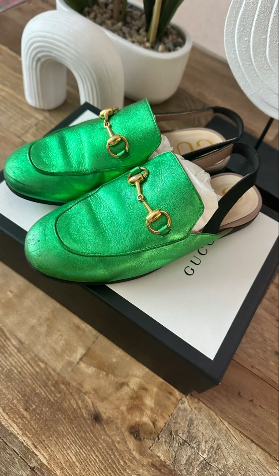Gucci Princetown muiltjes in metallic groen, Ophalen of Verzenden, Zo goed als nieuw, Groen, Instappers
